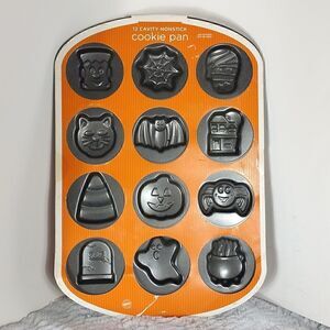 Wilton Halloween 12 Cavity Nonstick Cookie Pan